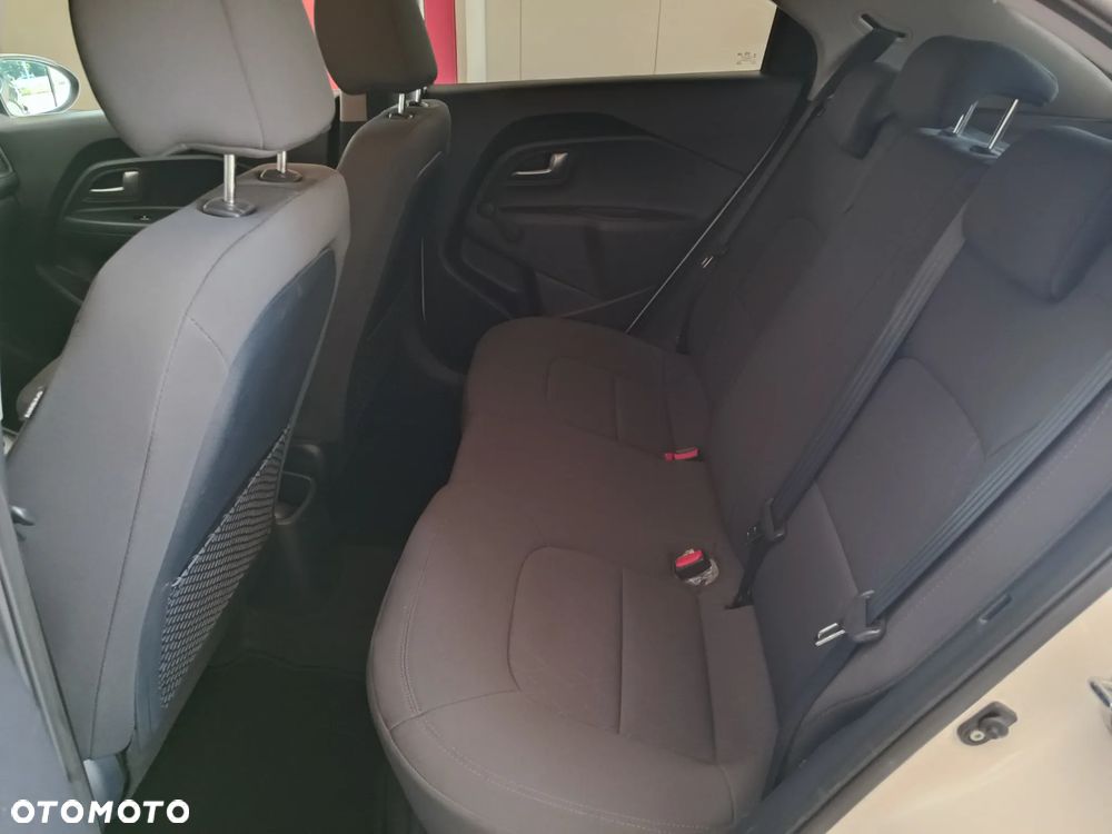 Kia Rio 1.2 Attract - 24