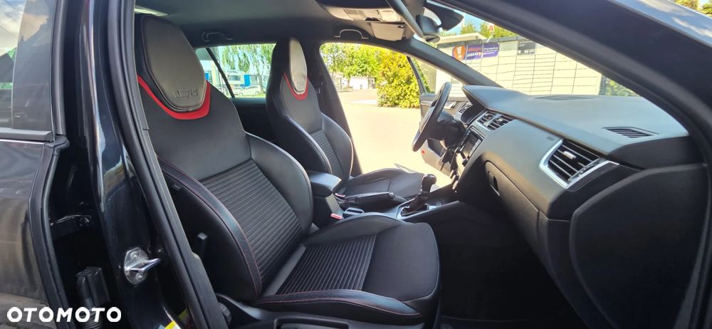 Skoda Octavia 2.0 TDI DSG RS - 38