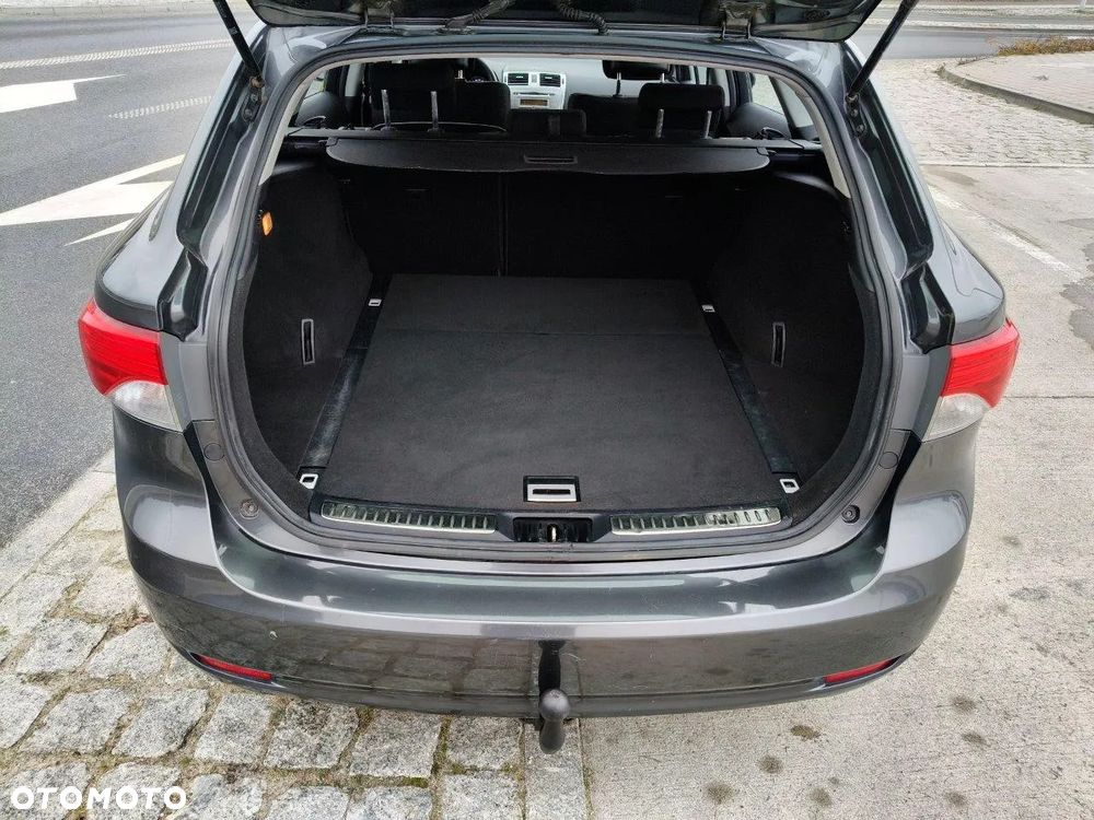 Toyota Avensis 1.6 Business Edition - 16