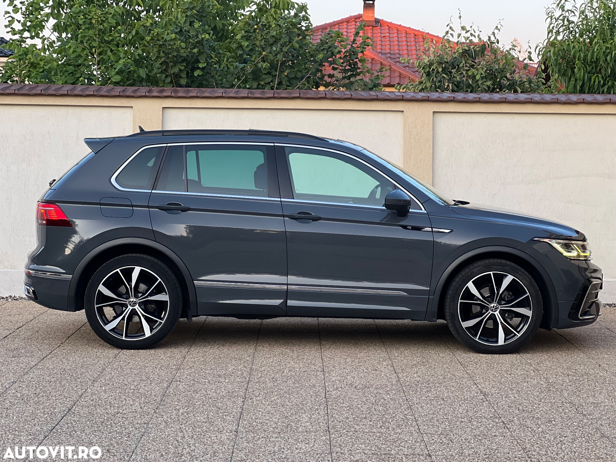 Volkswagen Tiguan - 9