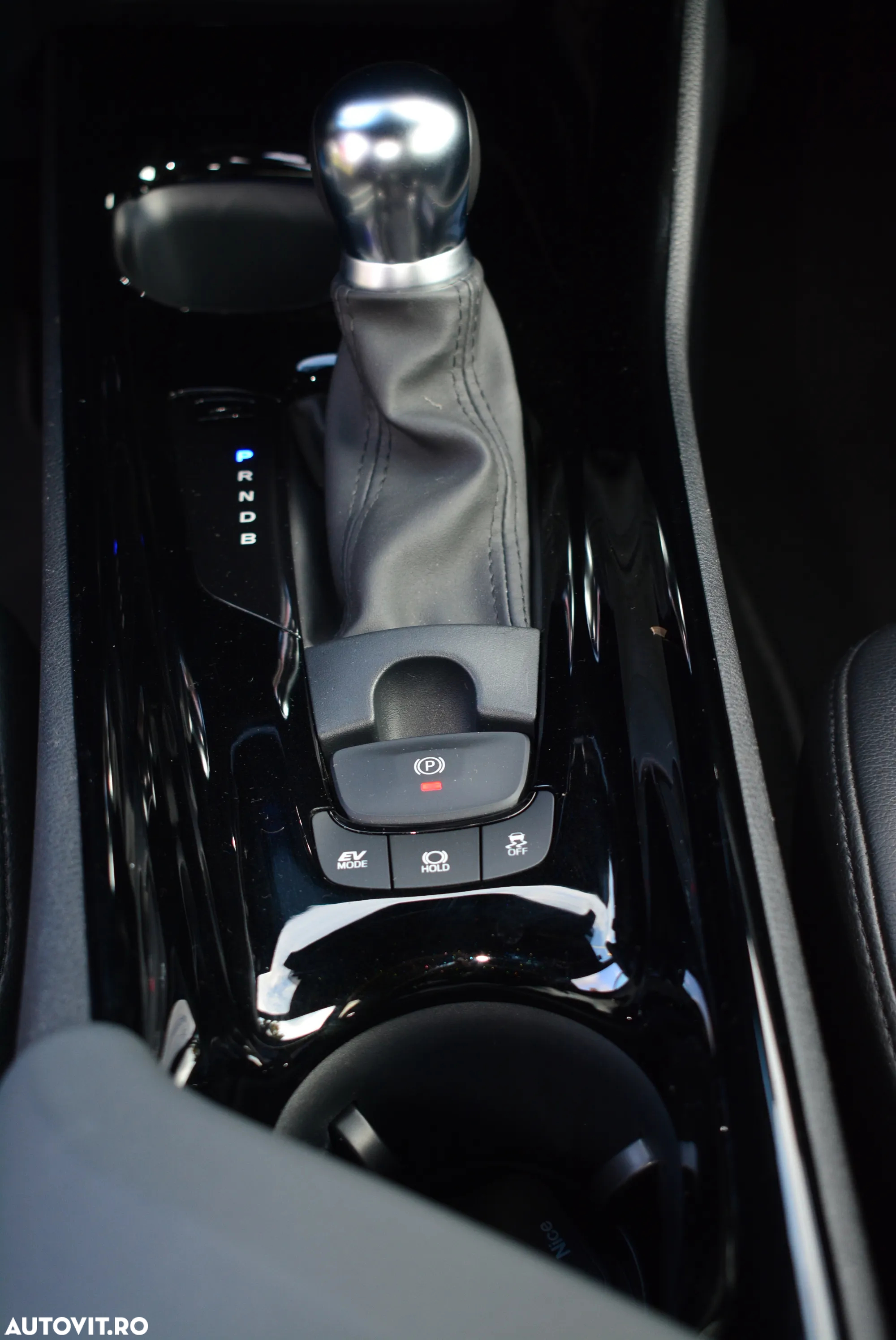 Toyota C-HR Hybrid Style - 24