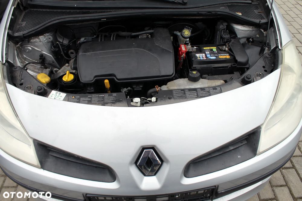 Renault Clio - 16