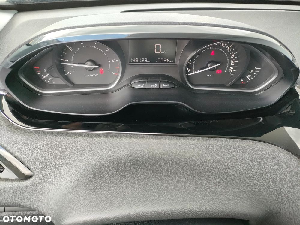 Peugeot 208 1.2 PureTech Style - 13