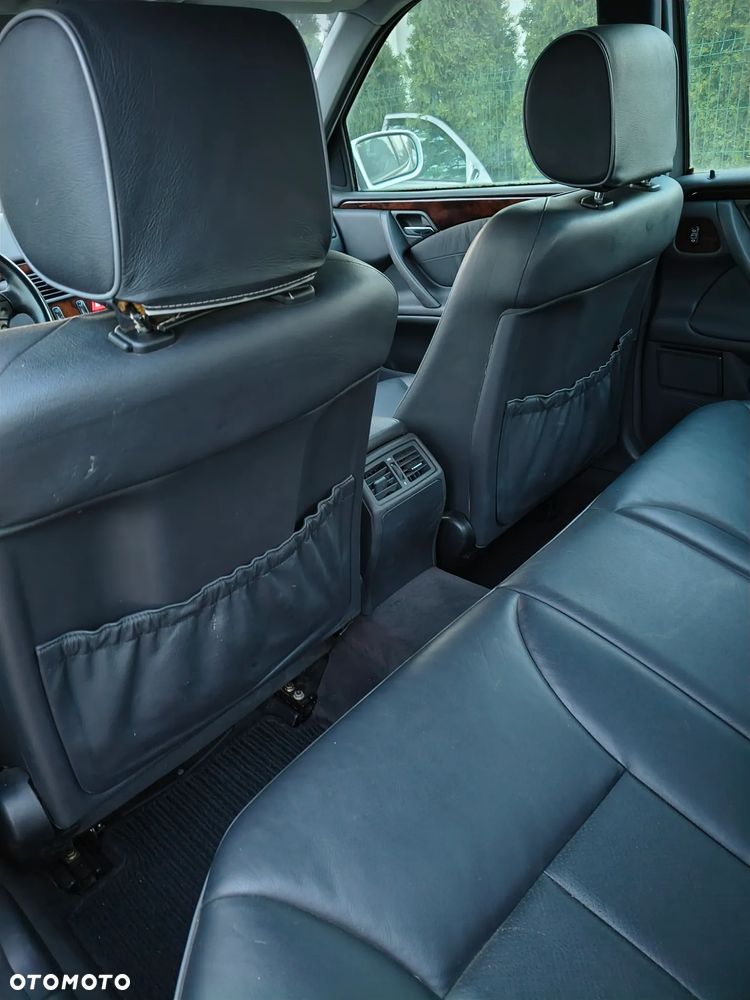 Mercedes-Benz Klasa E 280 4 Matic Elegance - 39