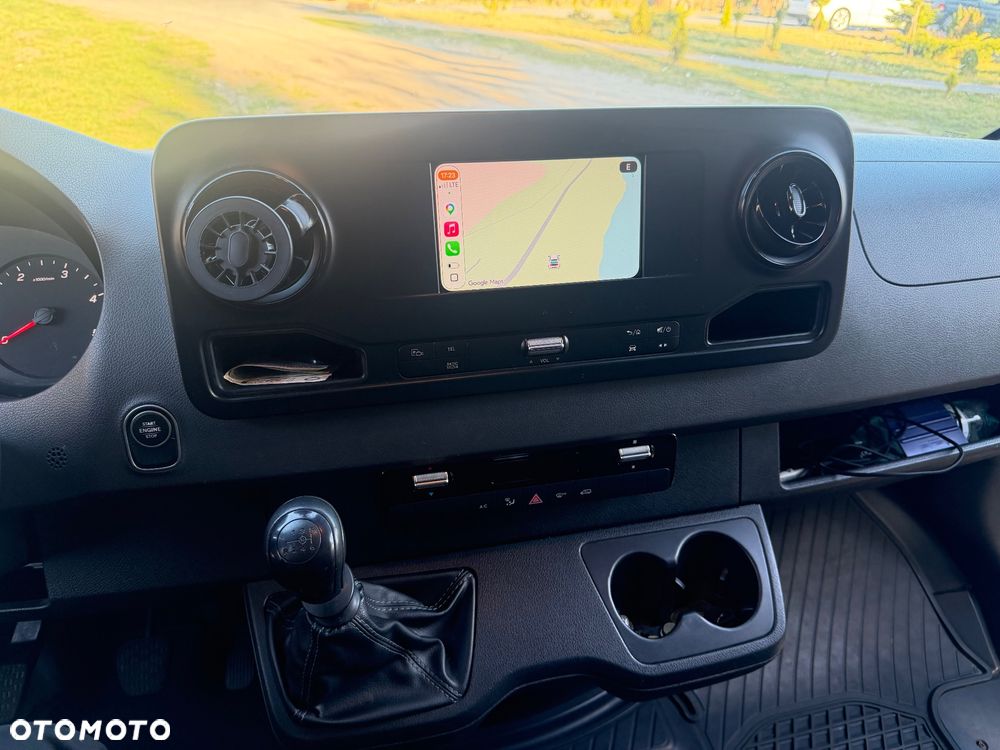 Mercedes-Benz Sprinter - 22