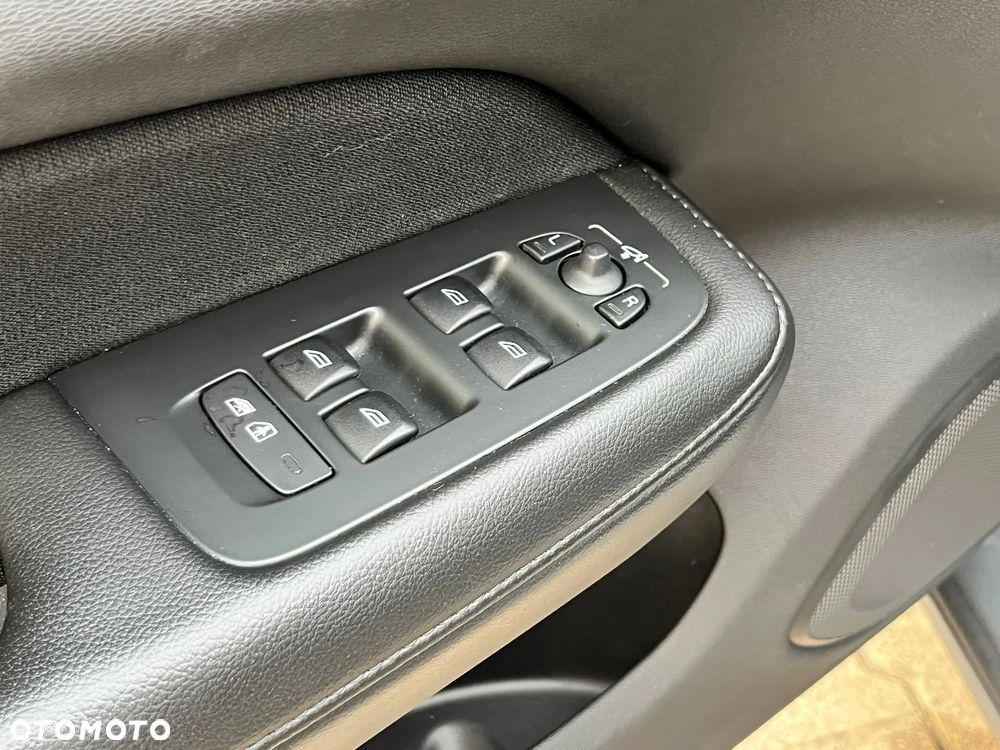 Volvo V60 D4 Momentum Pro - 33