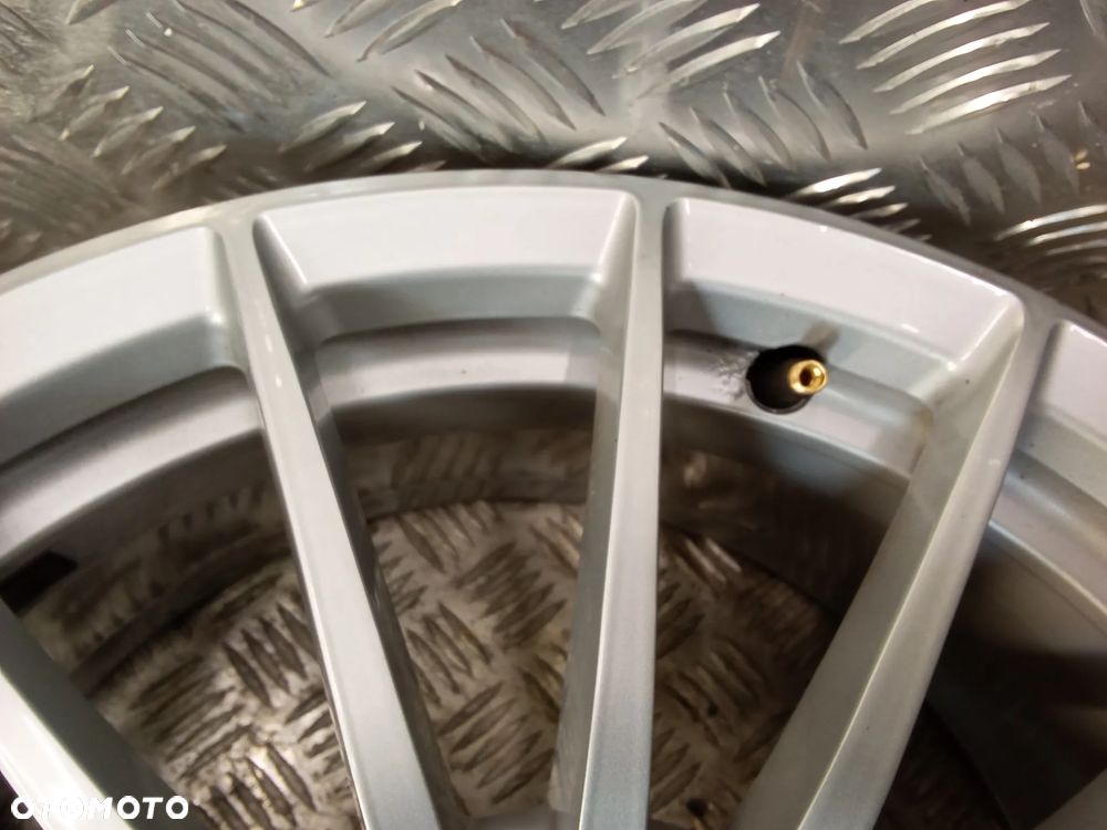 Felgi Audi A4 B9 S4 A5 7,5Jx17 et29 5x112 - 7