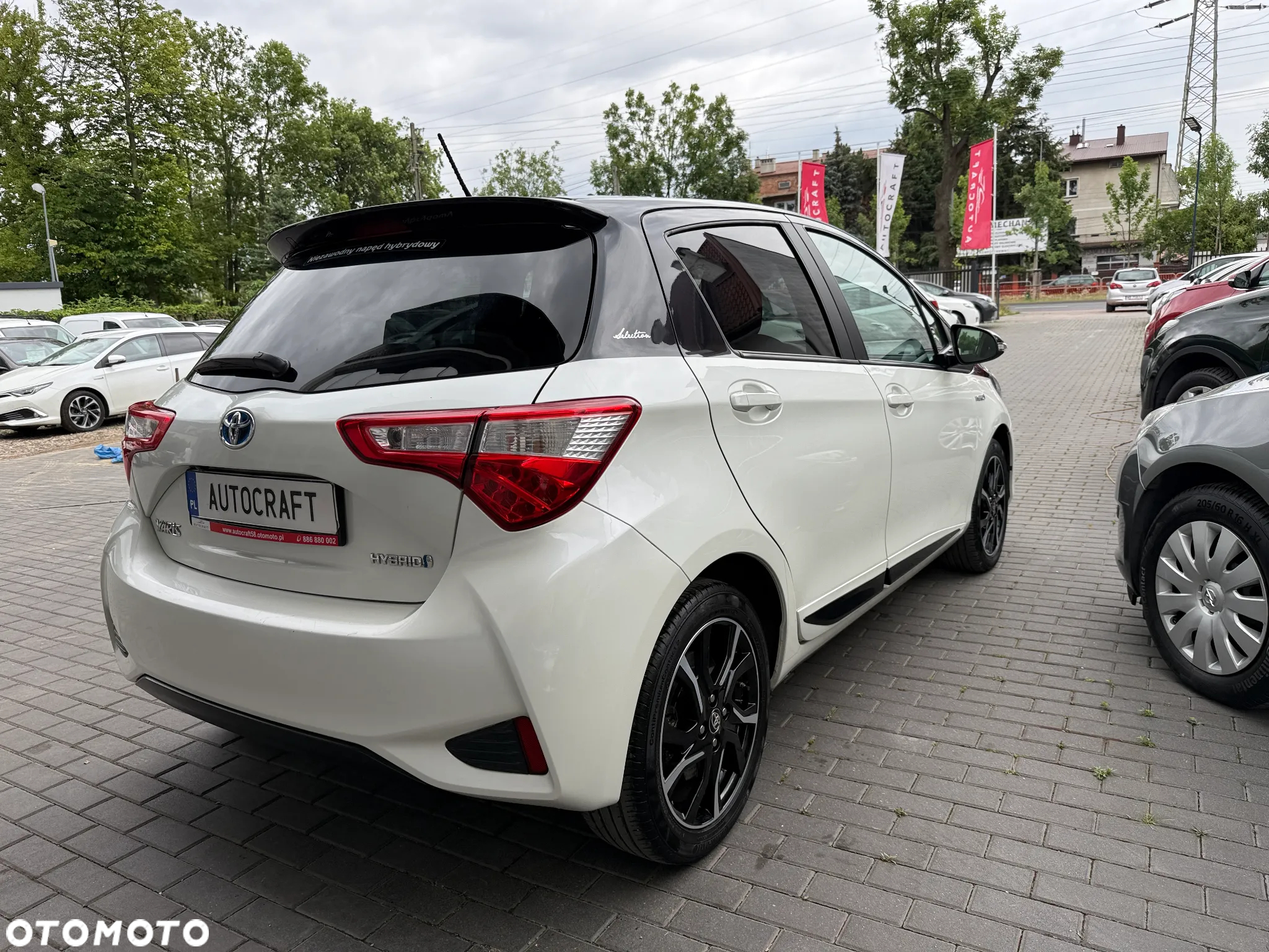 Toyota Yaris Hybrid 100 Selection Passion - 32