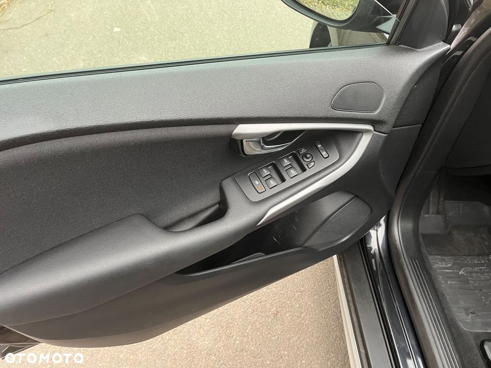 Volvo V40 Cross Country - 15