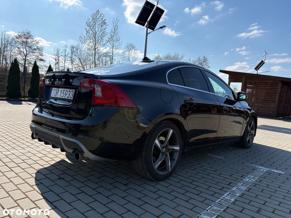 Volvo S60 D3 Geartronic R-Design - 1
