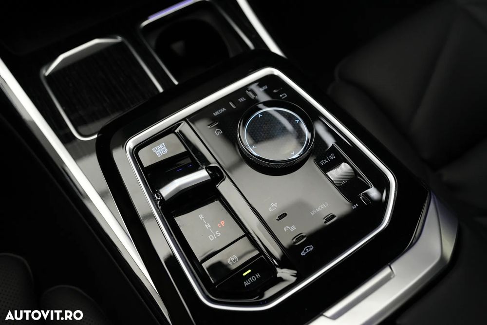 BMW Seria 7 740d xDrive MHEV - 27