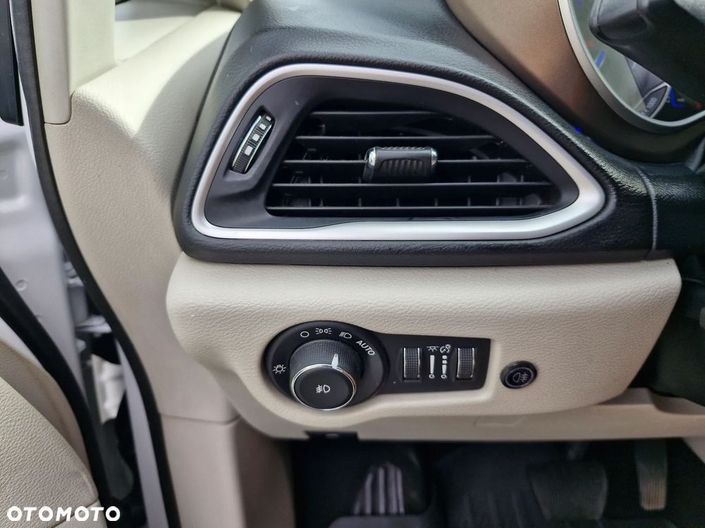 Chrysler Pacifica - 22