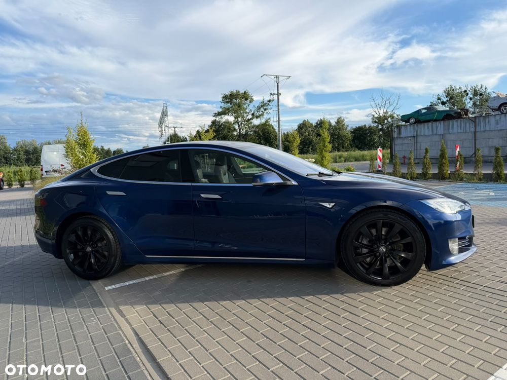 Tesla Model S - 7