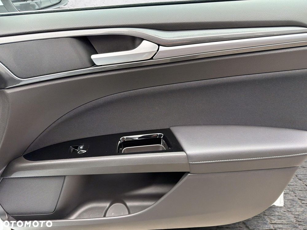 Ford Mondeo - 35