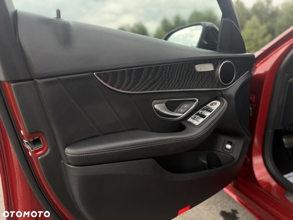 Mercedes-Benz Klasa C 300 9G-TRONIC AMG Line - 31