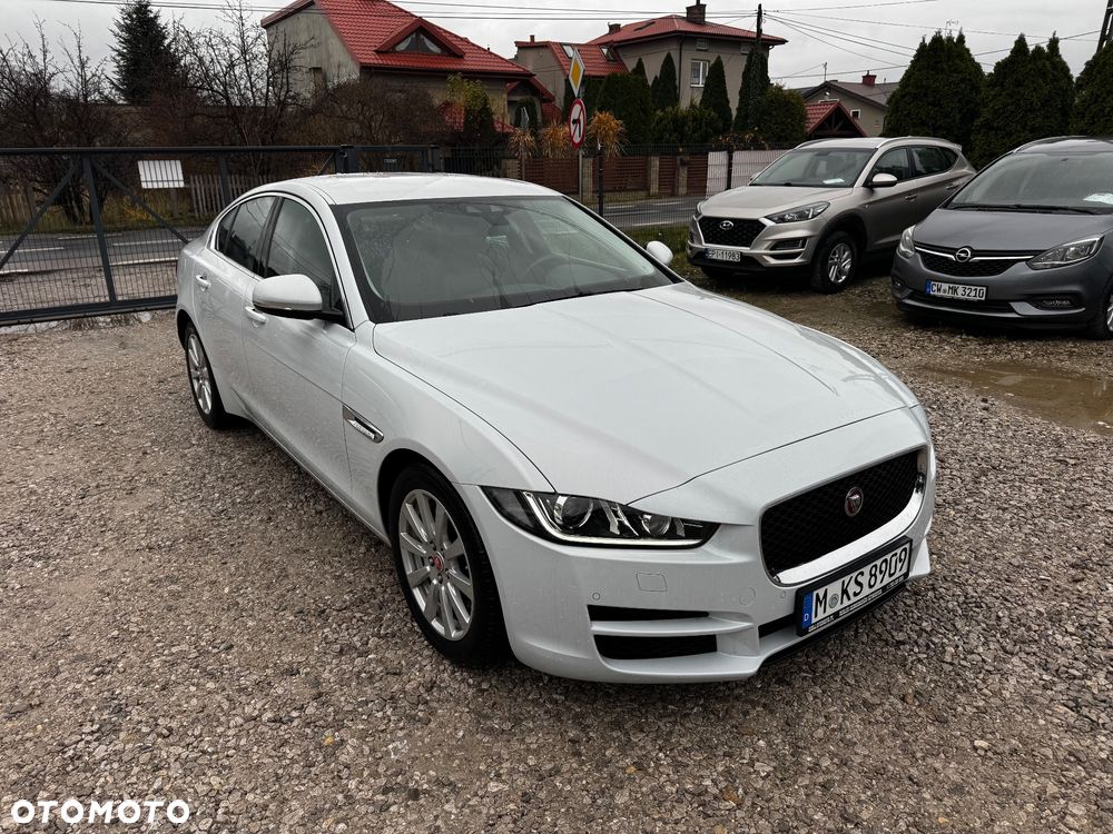 Jaguar XE 2.0 T Prestige - 3