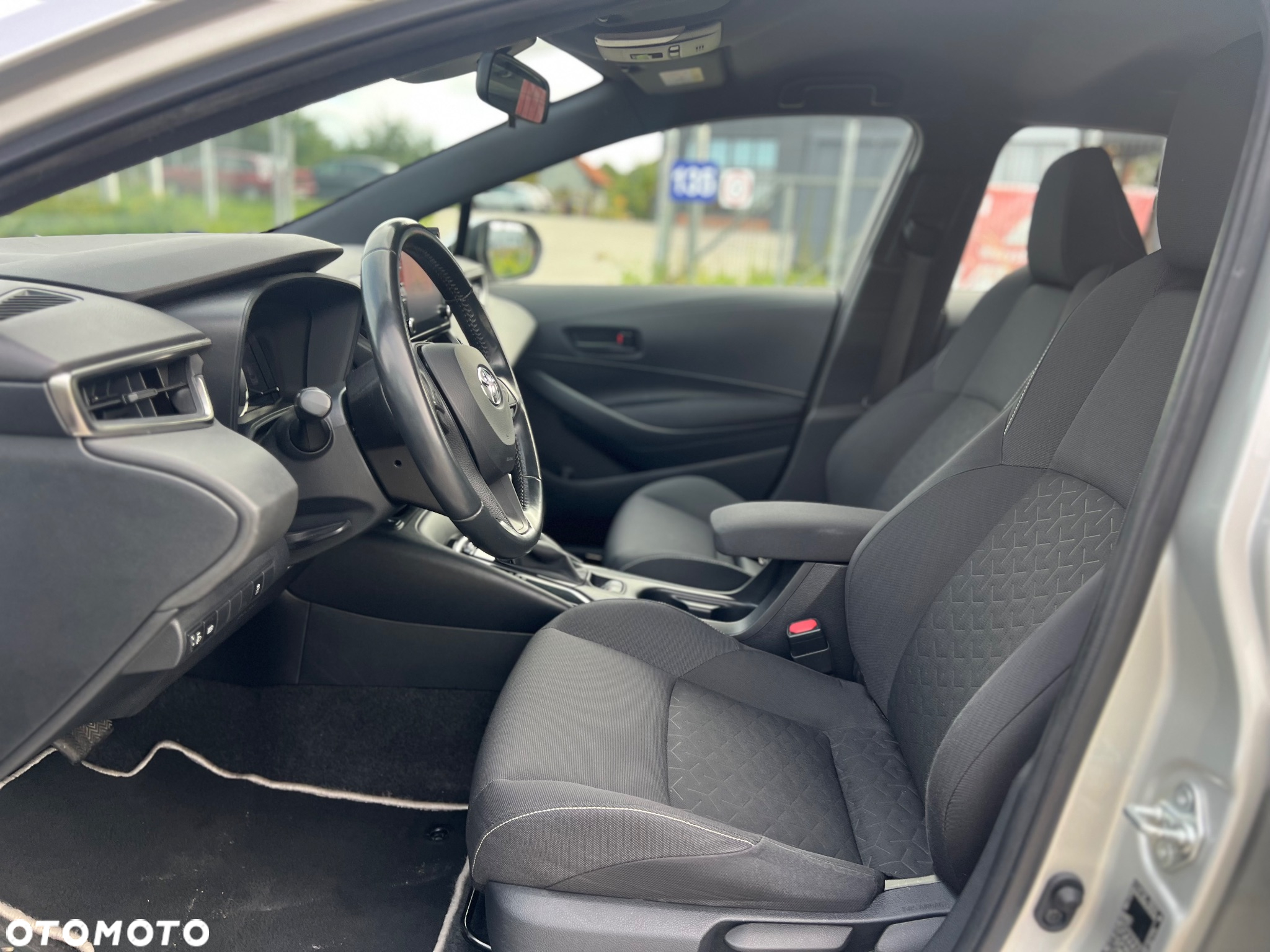 Toyota Corolla 1.8 Hybrid - 24