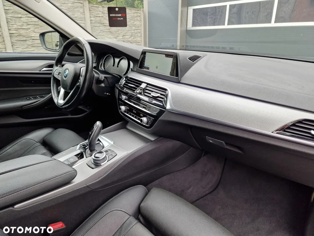 BMW Seria 5 530d Touring Sport Line - 31