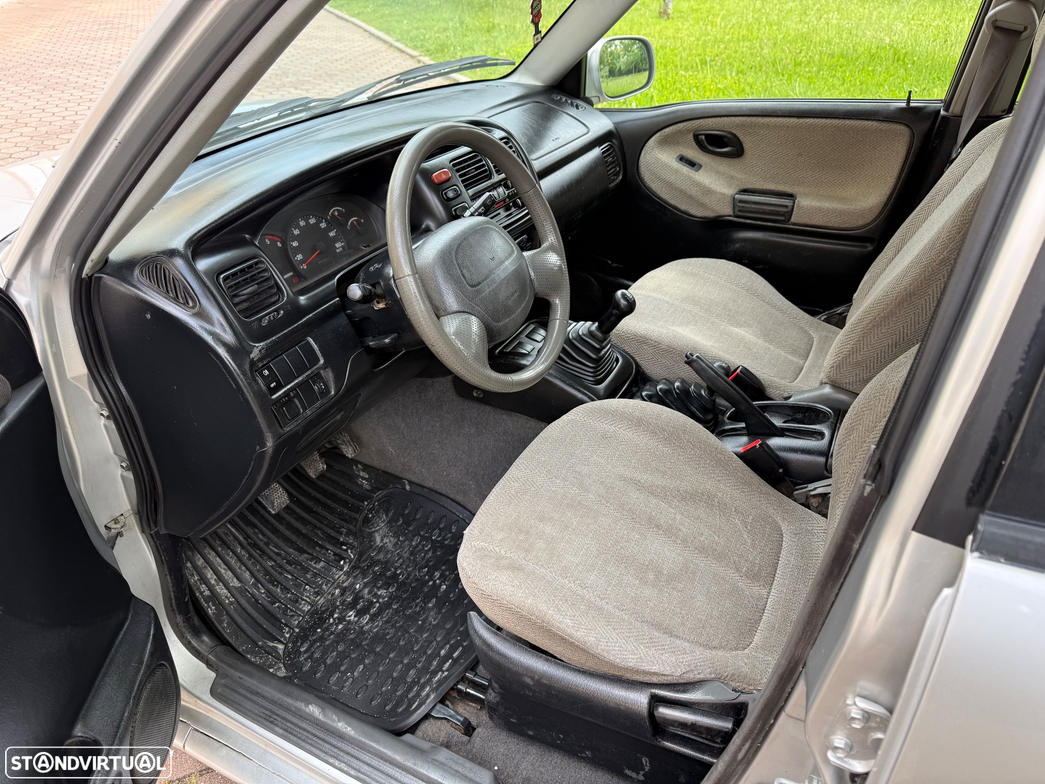 Suzuki Grand Vitara Metal Top 2.0 TDi - 10