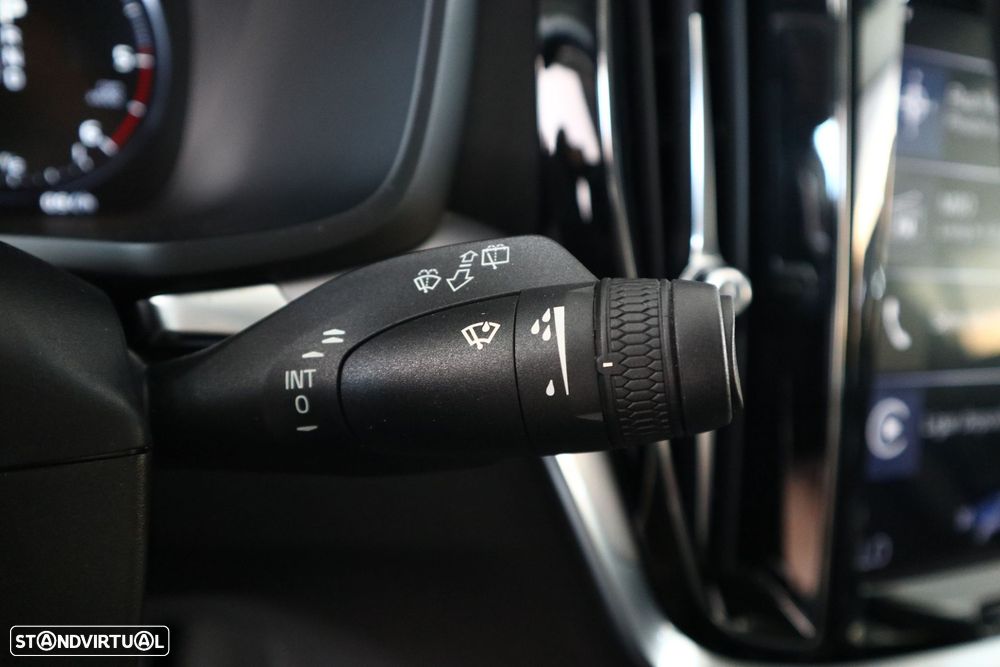 Volvo V60 2.0 D4 Momentum Geartronic - 17