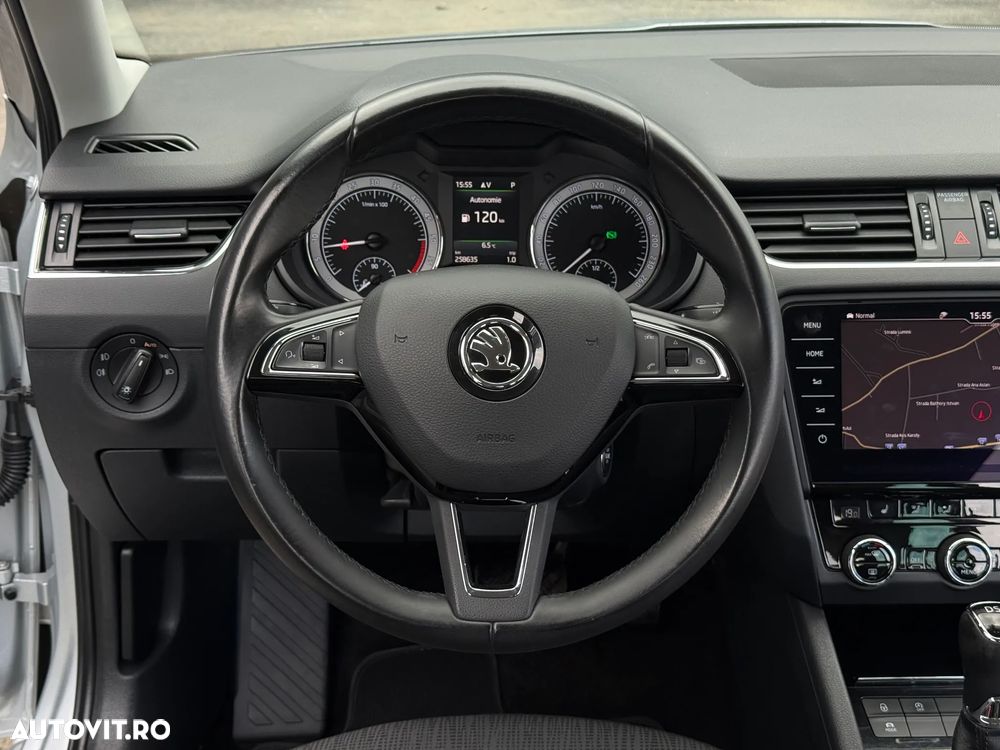 Skoda Octavia 1.6 TDI DSG Ambition - 9