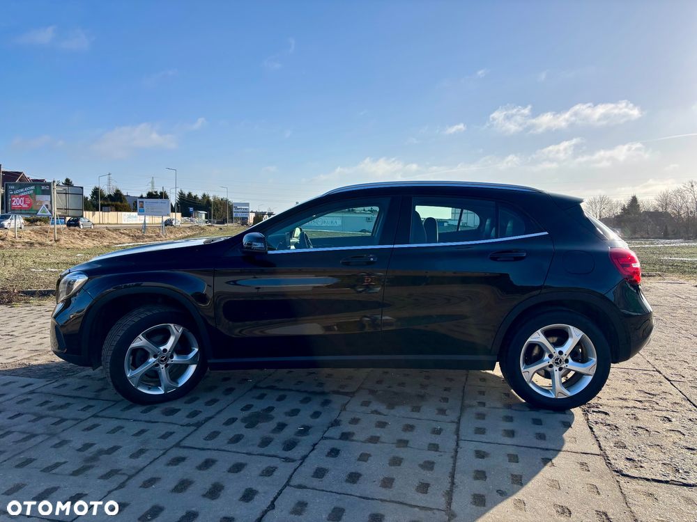 Mercedes-Benz GLA 200 7G-DCT - 16