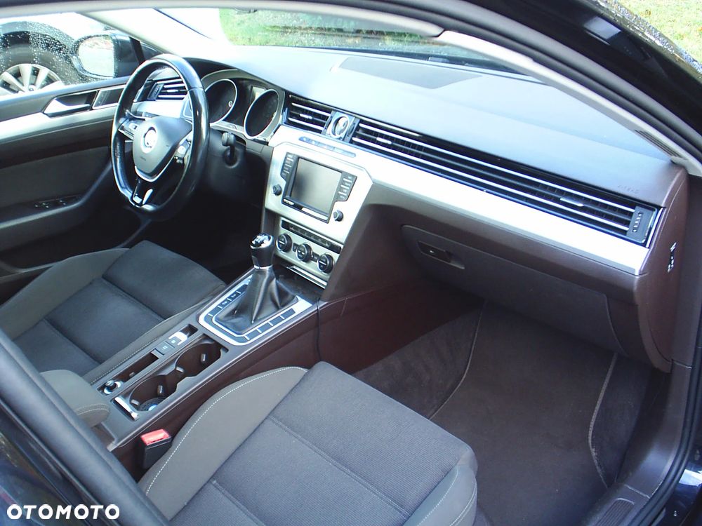 Volkswagen Passat 2.0 TDI SCR (BlueMotion Technology) Comfortline - 8