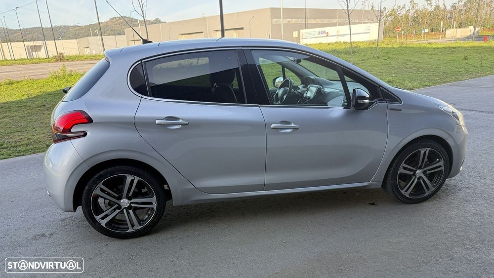 Peugeot 208 1.2 PureTech GT Line EAT6 - 6