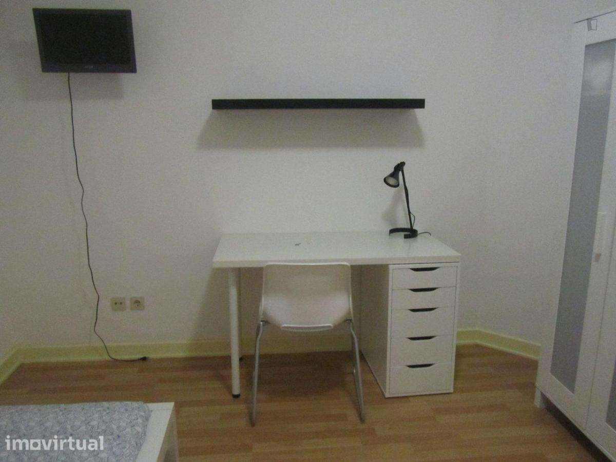 Quarto - localizado em Paranhos Porto - Grande imagem: 2/11