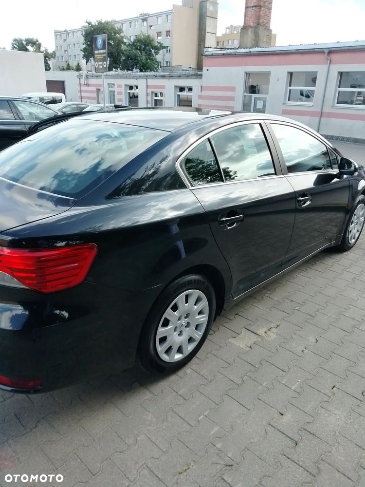 Toyota Avensis 1.6 Premium - 3