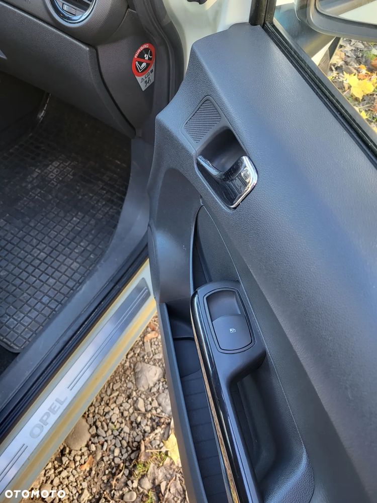 Opel Corsa 1.4 16V Edition 150 - 13