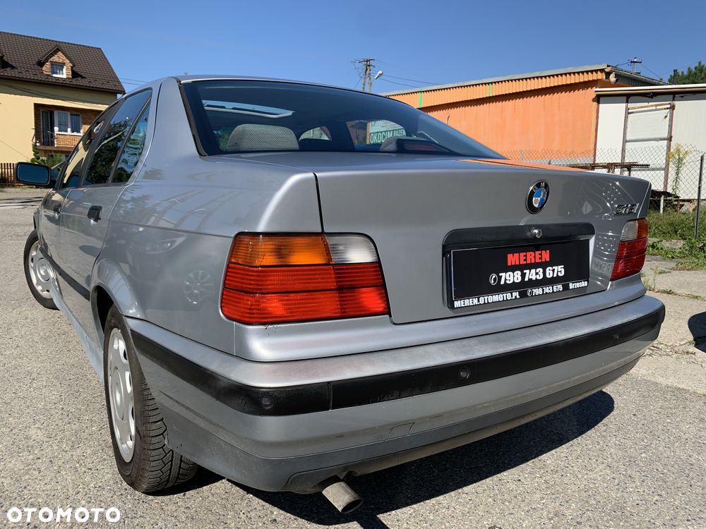 BMW Seria 3 318i - 3