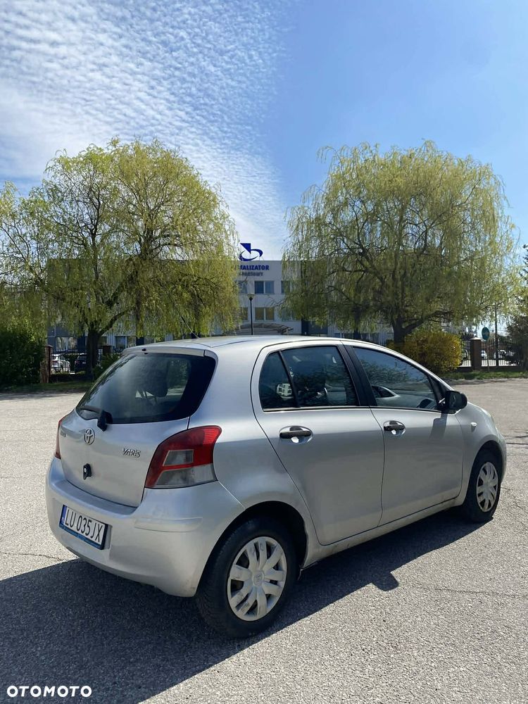 Toyota Yaris 1.0 Entry EU5 - 7