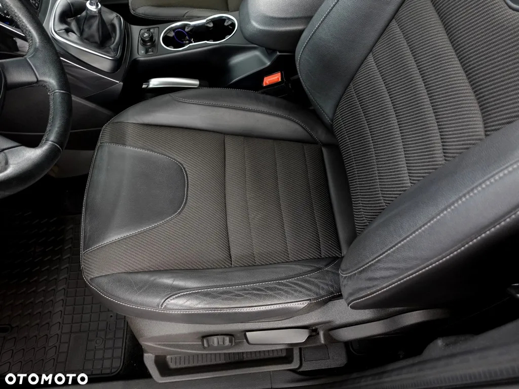 Ford Kuga 2.0 TDCi 4WD Titanium - 17