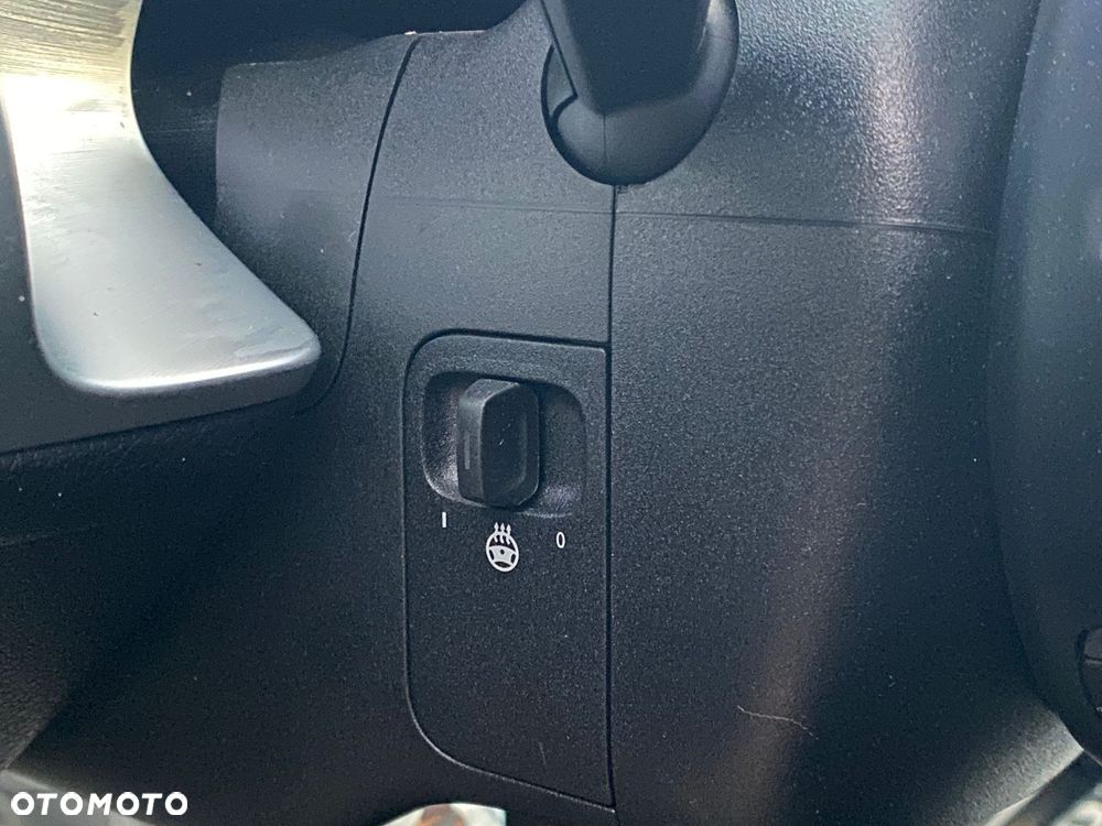 Mercedes-Benz GLB 200 AMG Line 7G-DCT - 24