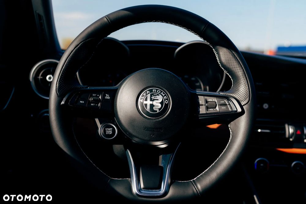 Alfa Romeo Giulia 2.0 Turbo 16V AT8-Q4 Ti - 8
