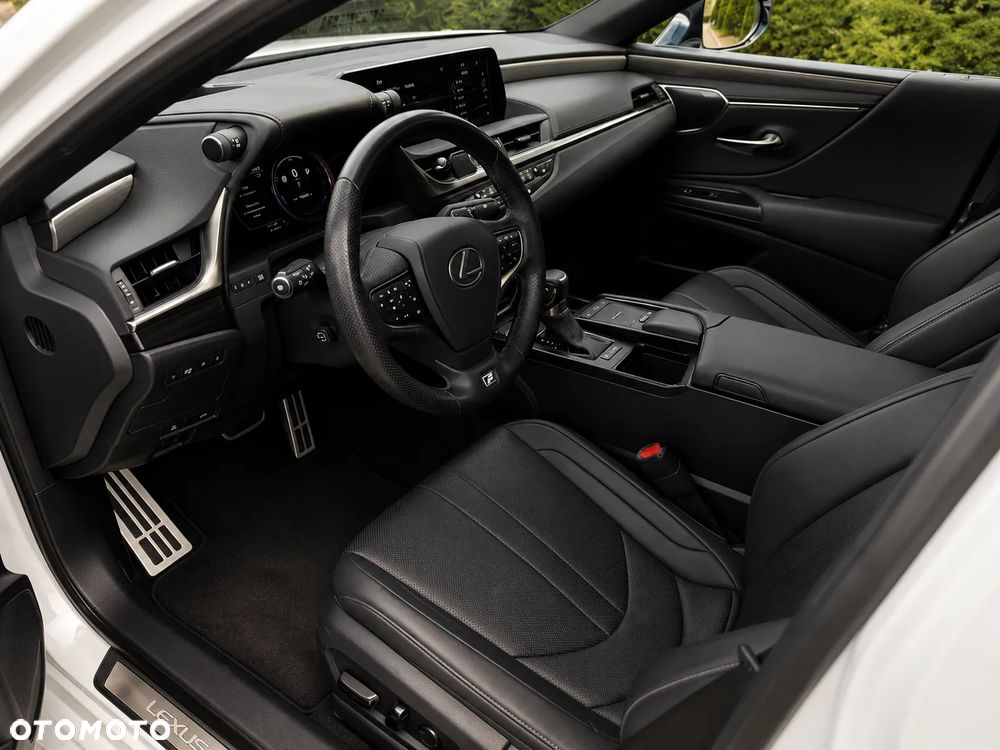 Lexus ES 300h F Sport - 9