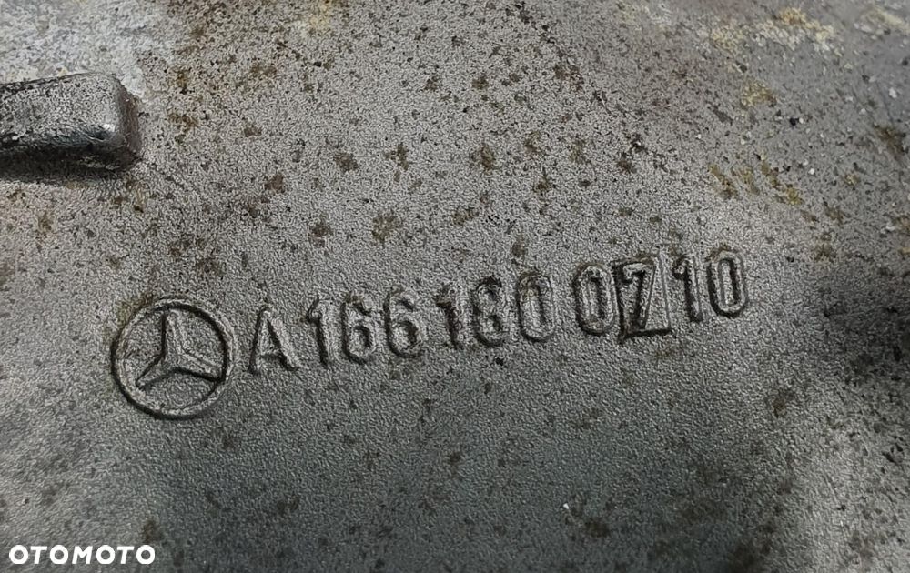 OBUDOWA FILTRA OLEJU MERCEDES VANEO W414 1.6 - 4