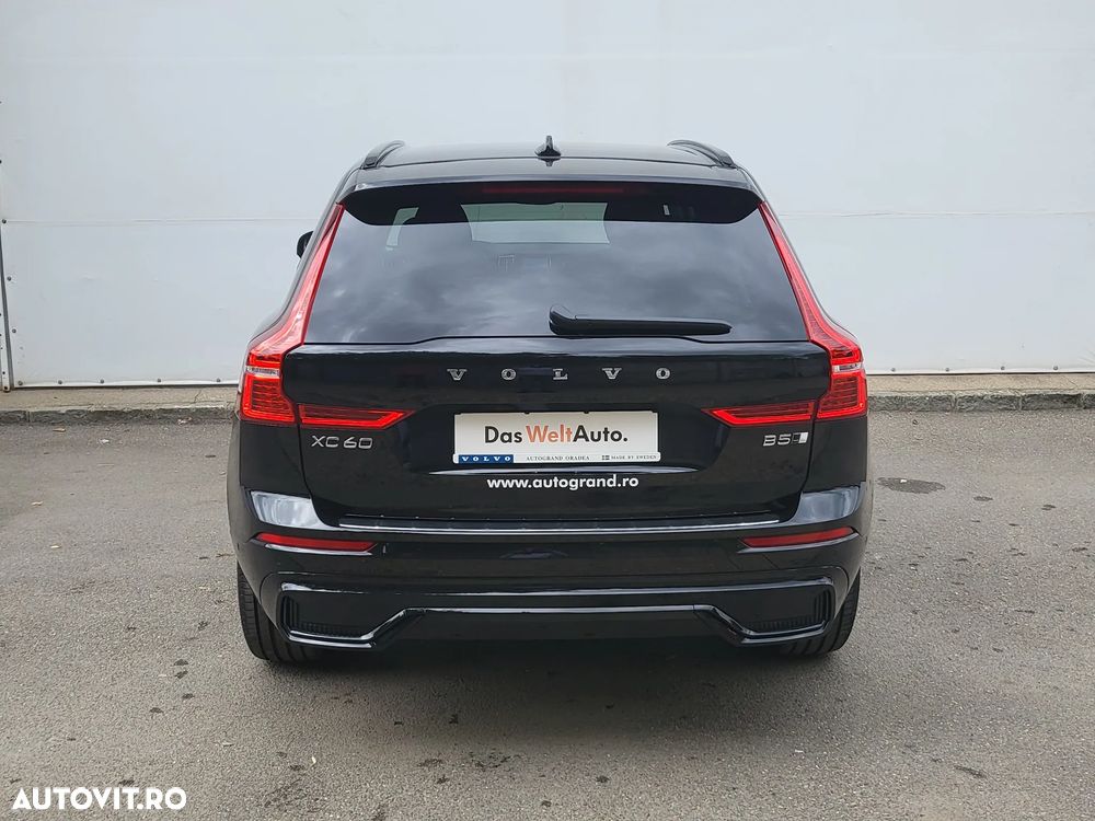 Volvo XC 60 B5 AT AWD MHEV Plus Dark - 7