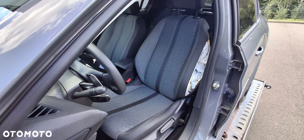 Peugeot 208 PureTech 100 EAT8 Allure - 22