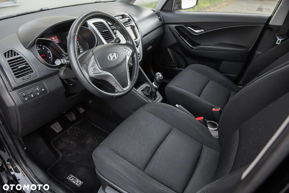 Hyundai ix20 1.6 CRDi blue YES Gold - 14