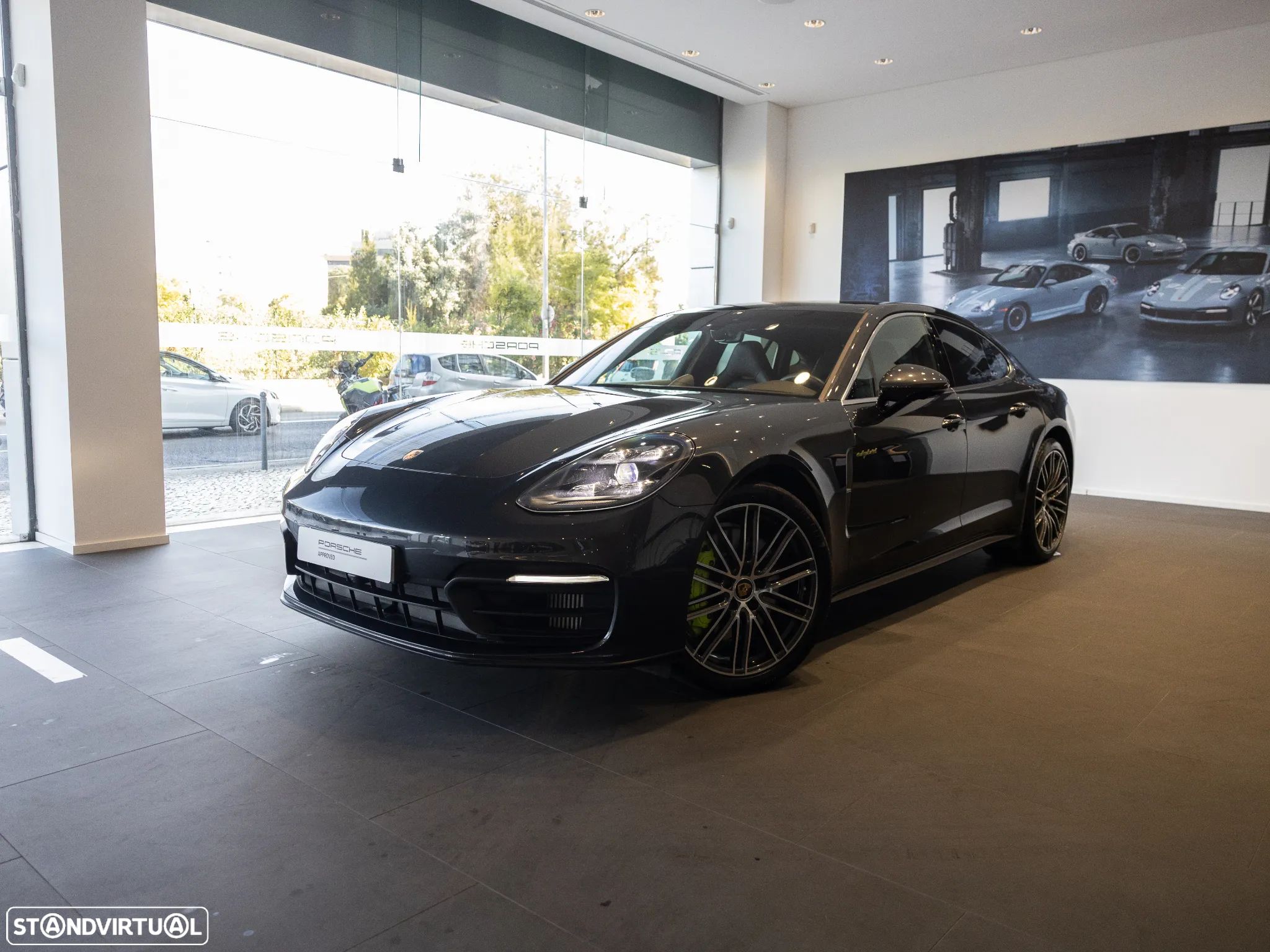 Porsche Panamera 4 E-Hybrid Platinum Edition - 1