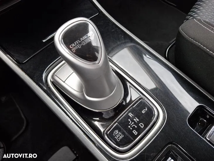 Mitsubishi Outlander 2.4 4WD Plug-In Hybrid - 27