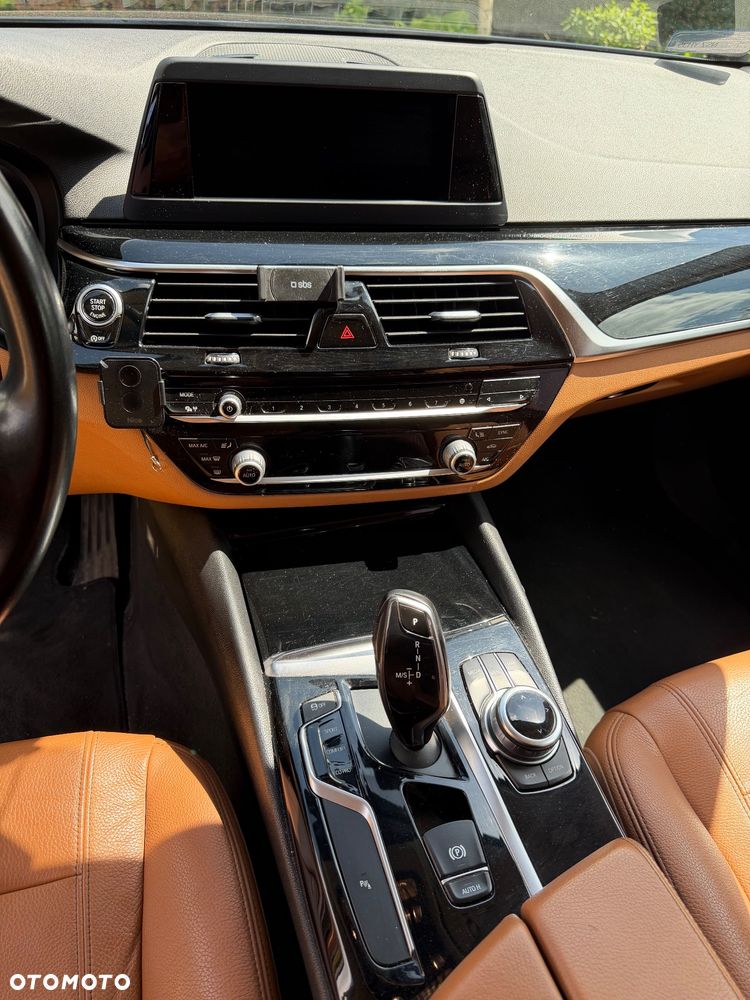BMW Seria 5 520i Luxury Line - 14