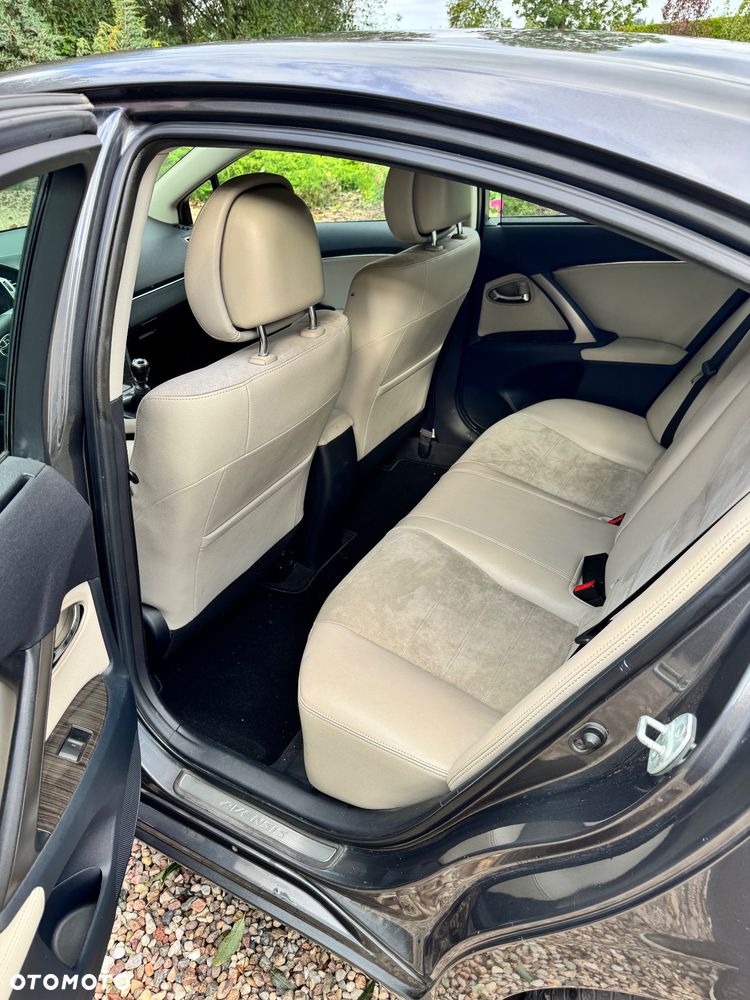 Toyota Avensis 2.0 D-4D Sol - 14