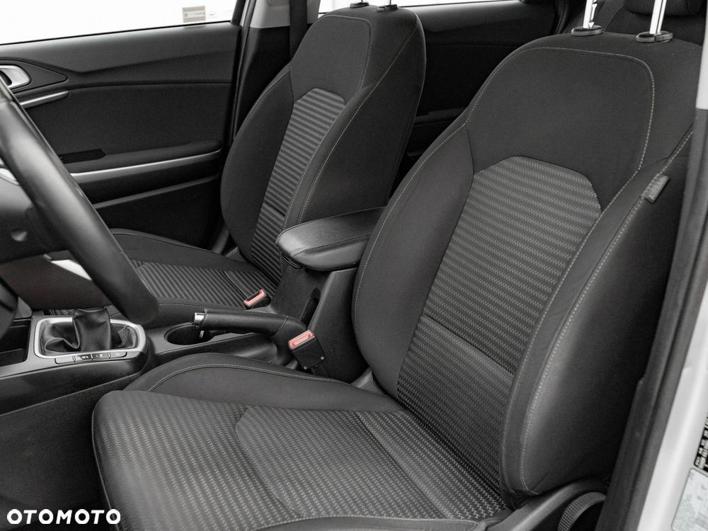 Kia Ceed - 12