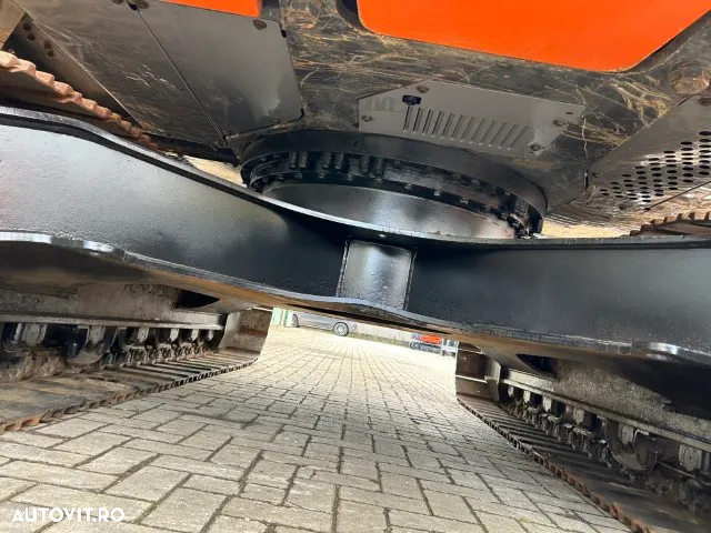 Hitachi ZX 225USLC-5B - 21
