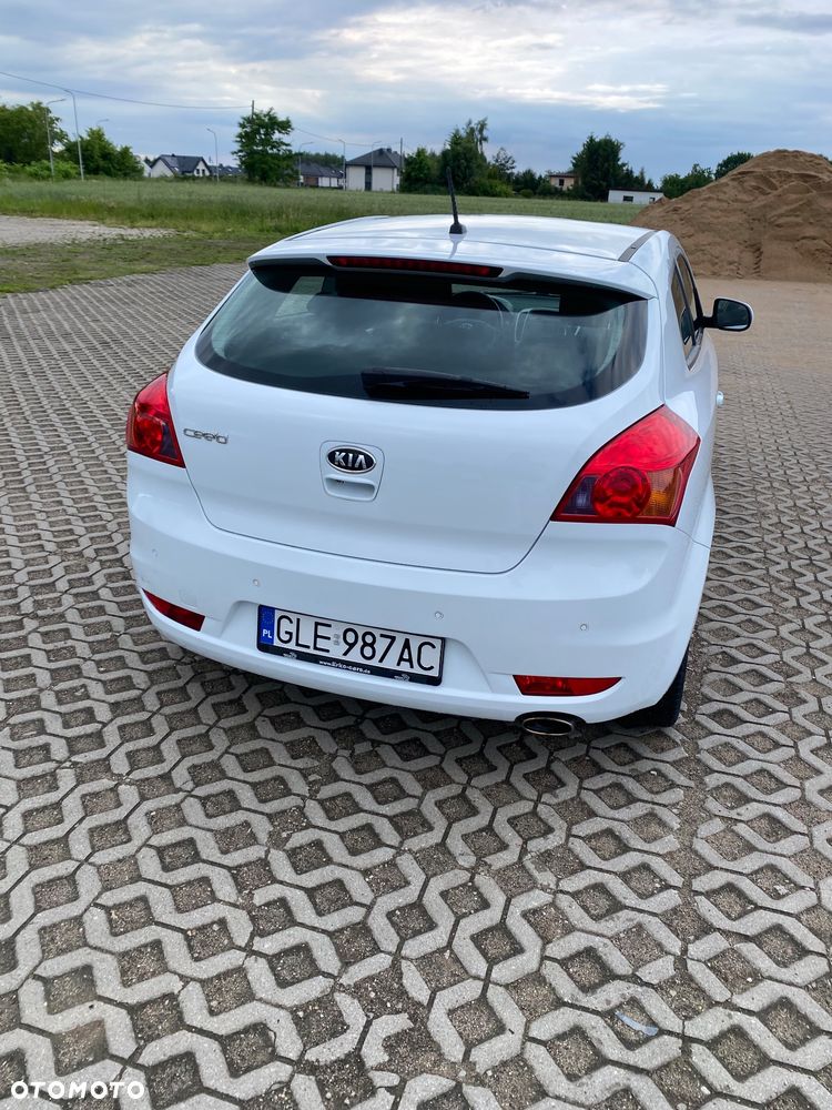 Kia Ceed - 8
