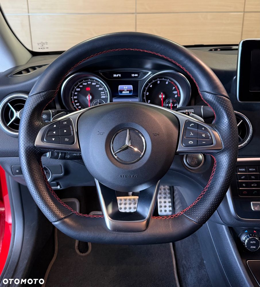 Mercedes-Benz CLA 200 7G-DCT AMG Line - 11