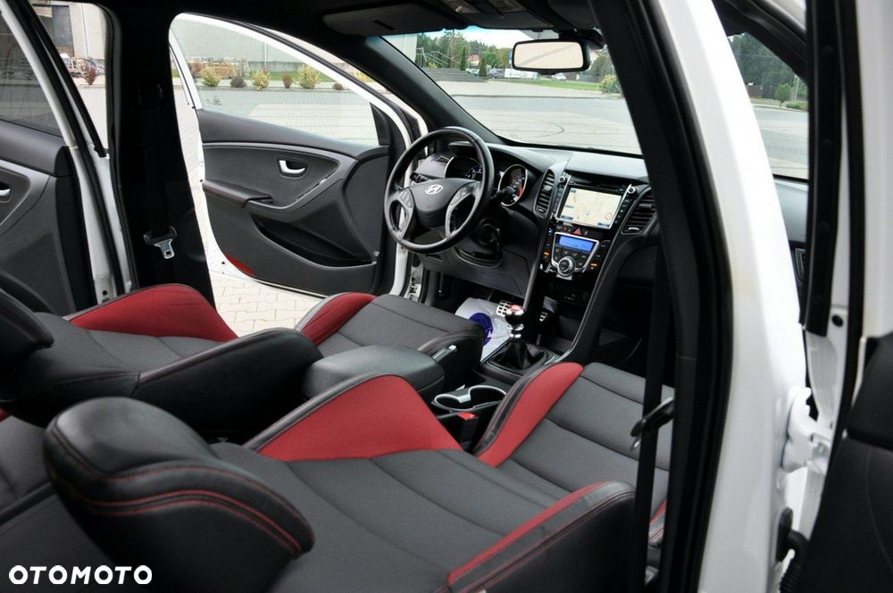 Hyundai i30 1.6 GDI Turbo Luxury - 24